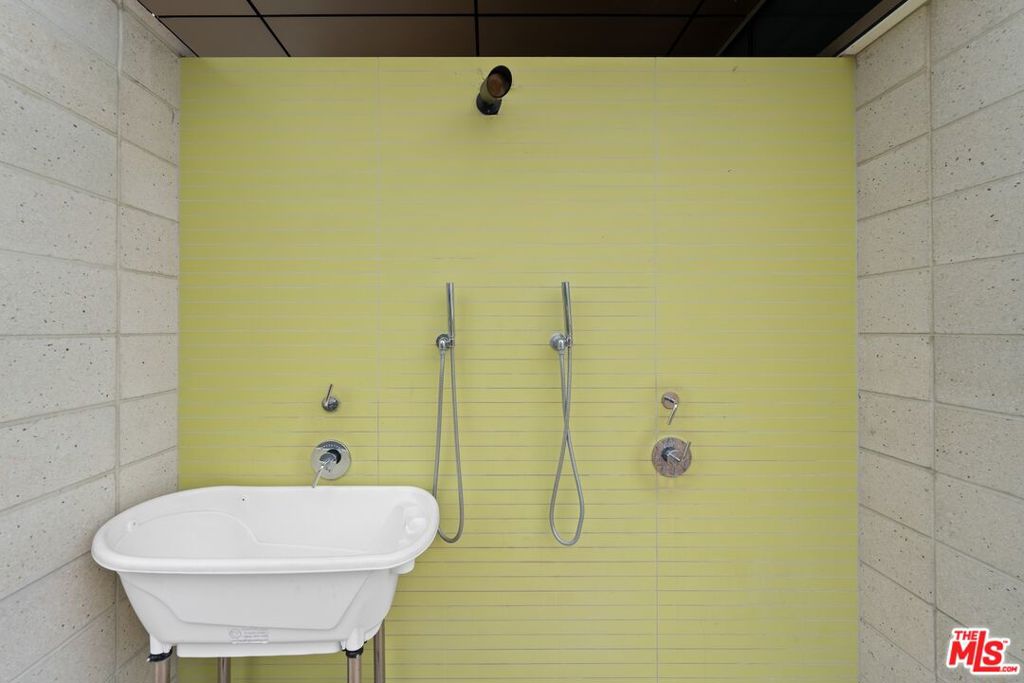 889 Francisco Street 1508 Property Photo 24