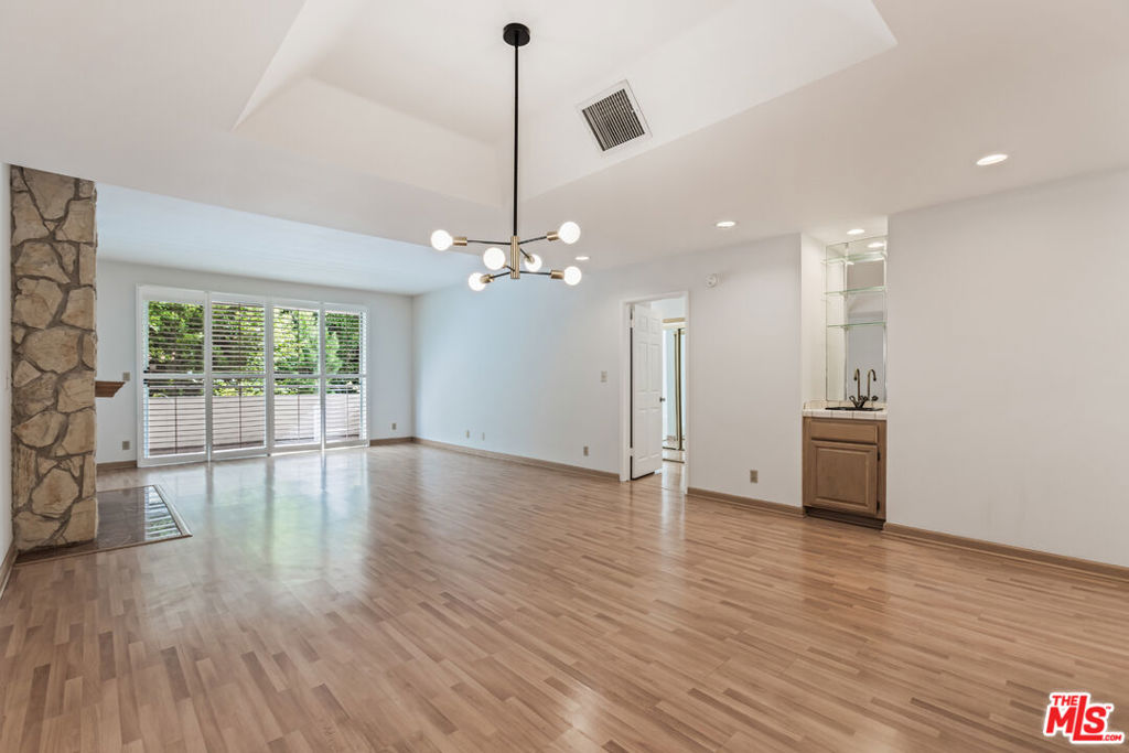 1930 S Beverly Glen Boulevard 306 Property Photo 2