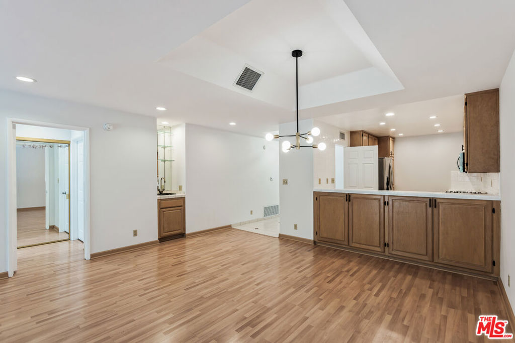 1930 S Beverly Glen Boulevard 306 Property Photo 6