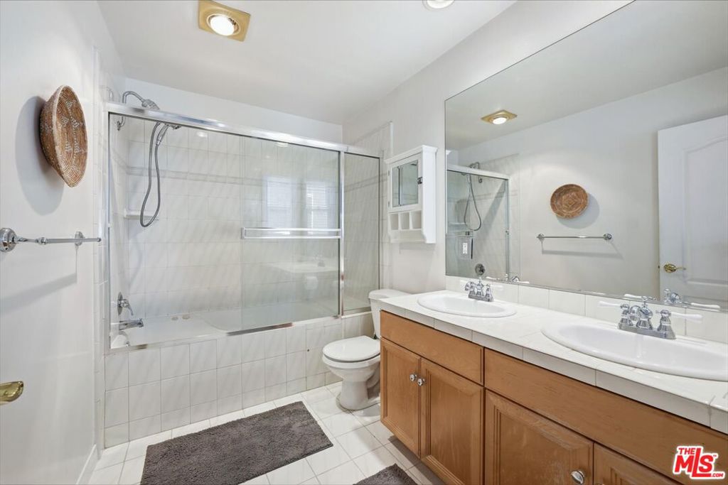 1043 11th Street 3 Property Photo 37