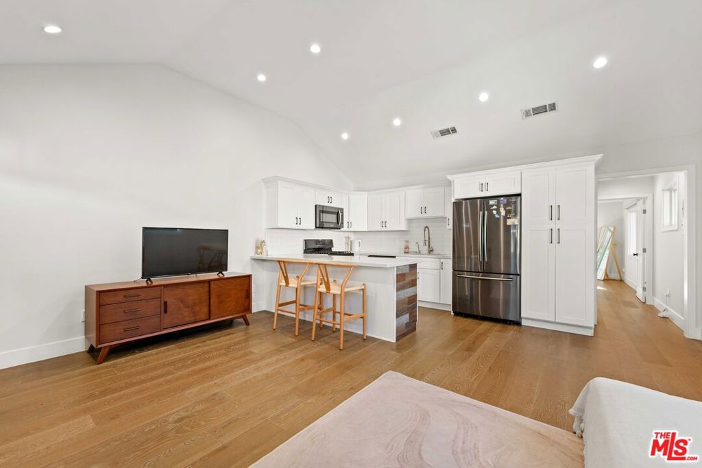 11642 Acama Street Property Photo 25