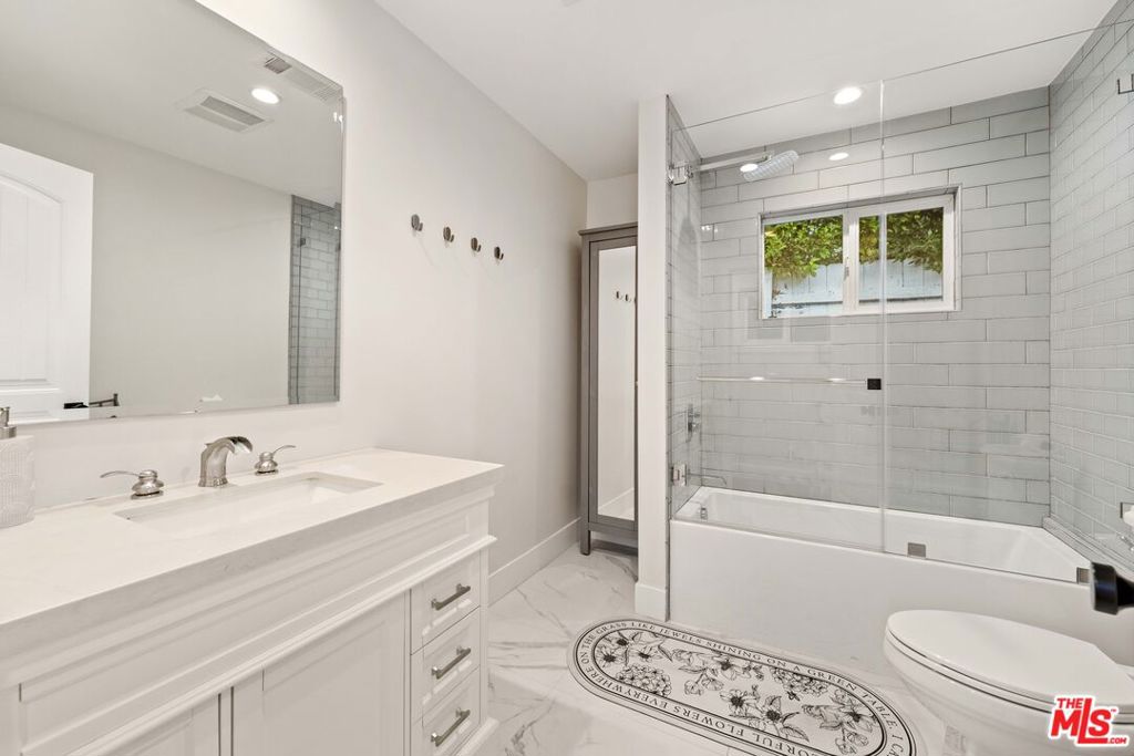 11642 Acama Street Property Photo 27