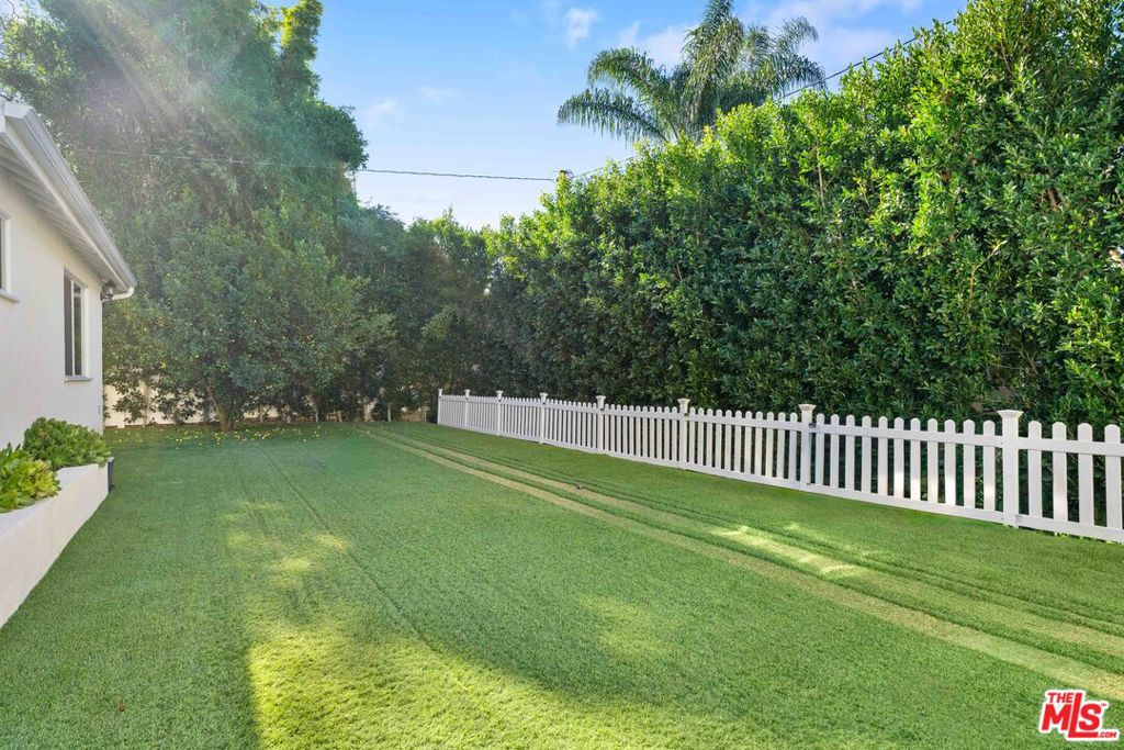 11642 Acama Street Property Photo 34