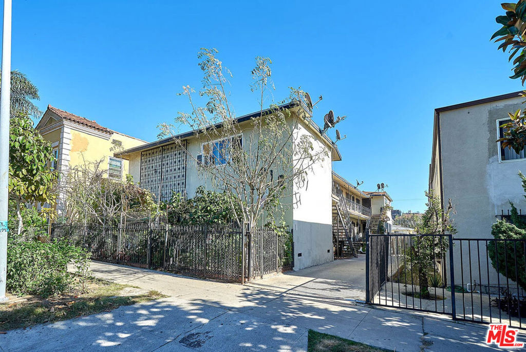 910 S Catalina Street Property Photo 1