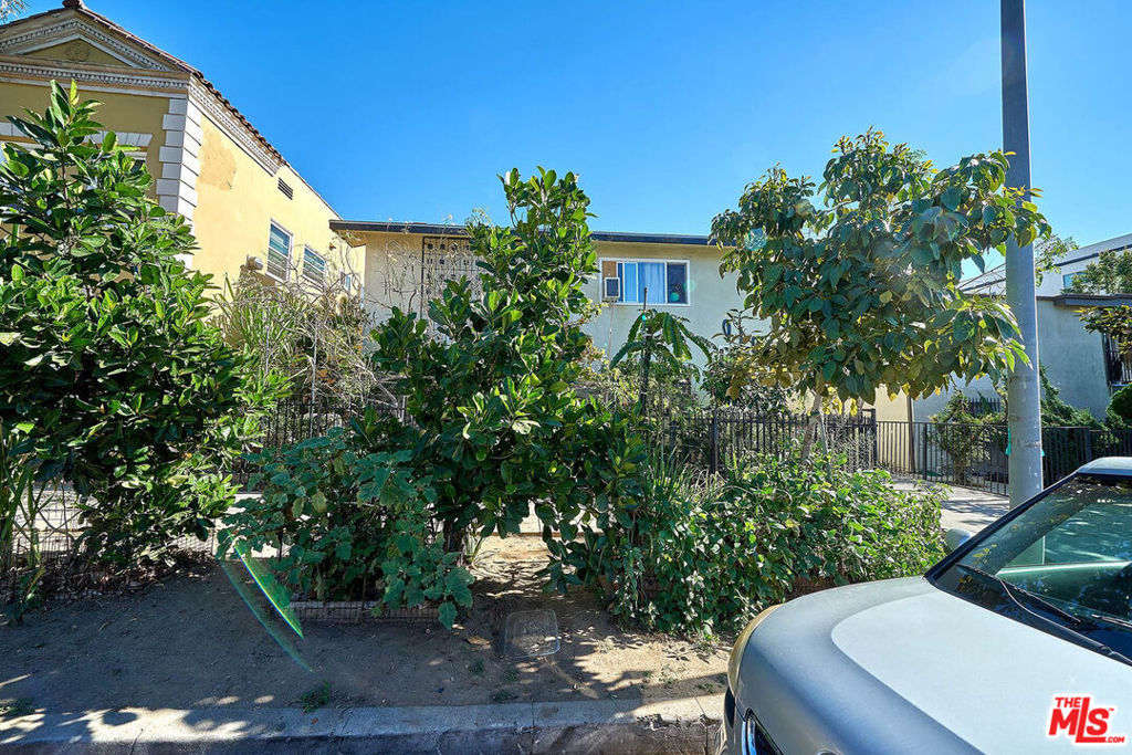 910 S Catalina Street Property Photo 2