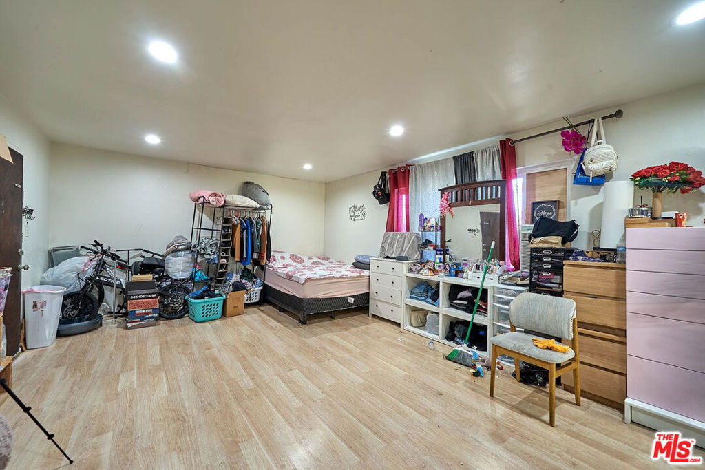 910 S Catalina Street Property Photo 6