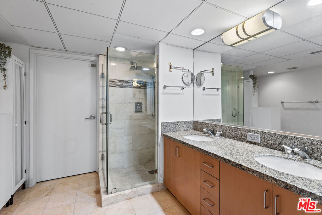 13700 Marina Pointe Drive 1520 Property Photo 14