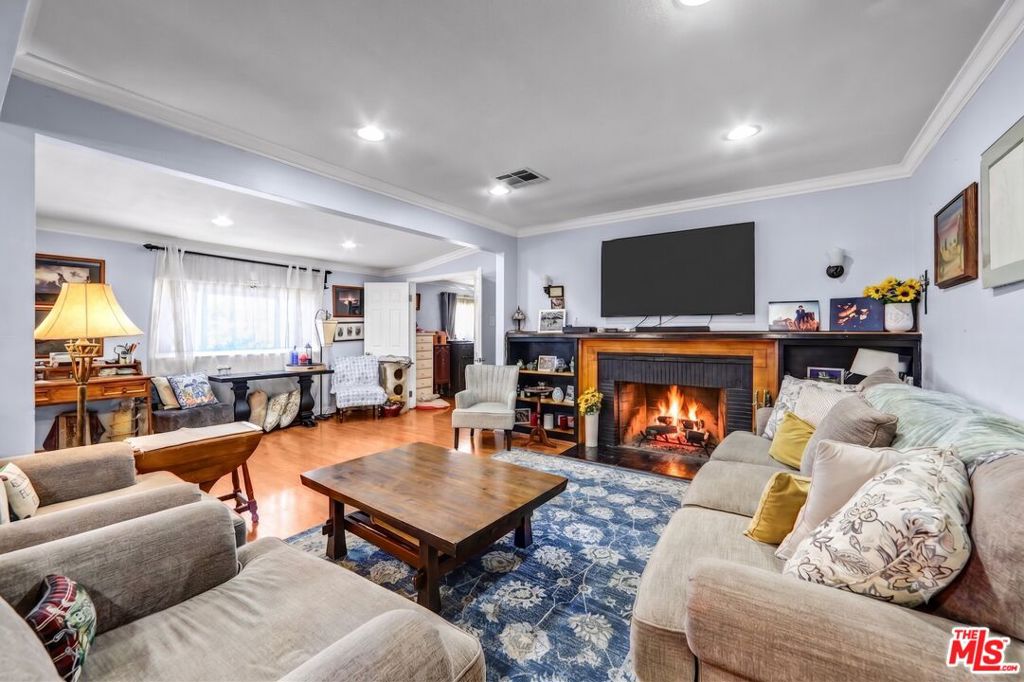 10205 Fairgrove Avenue Property Photo 8