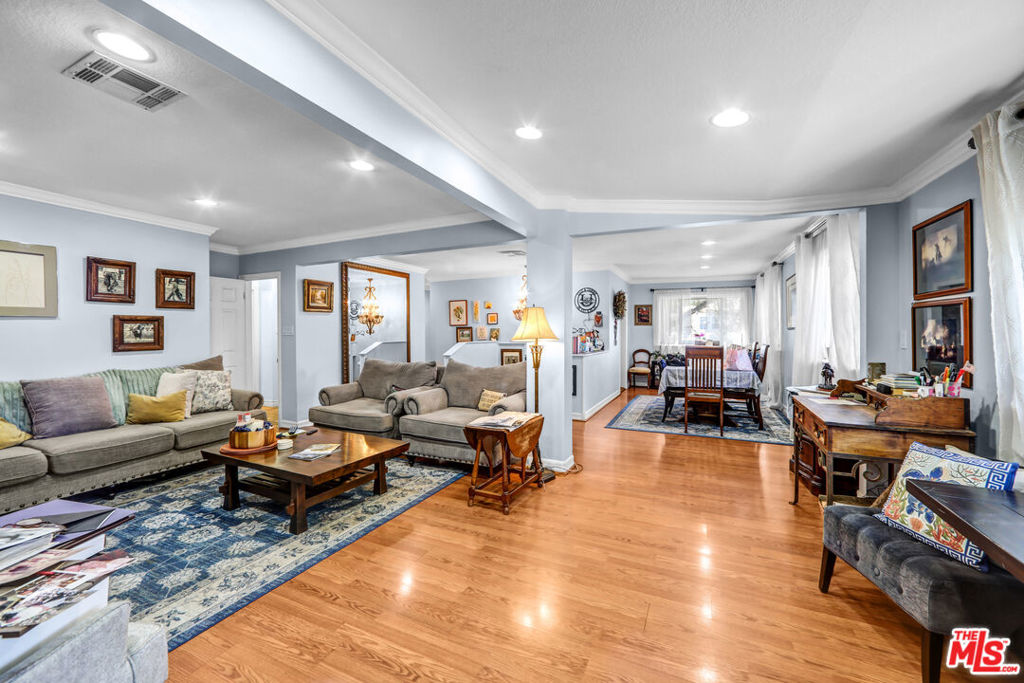 10205 Fairgrove Avenue Property Photo 10