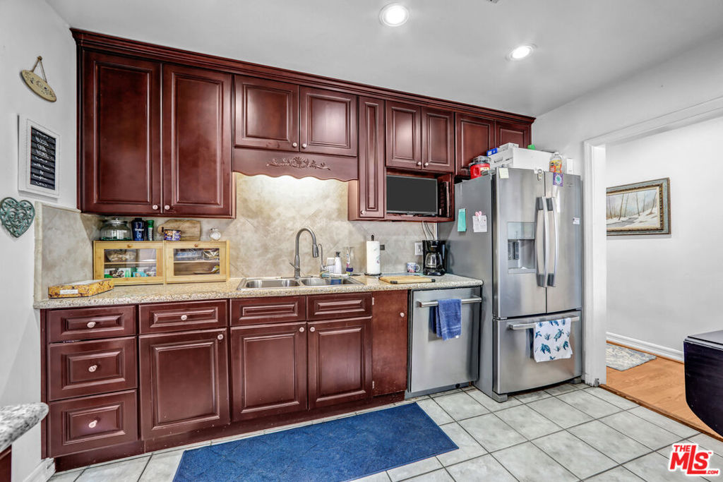 10205 Fairgrove Avenue Property Photo 16