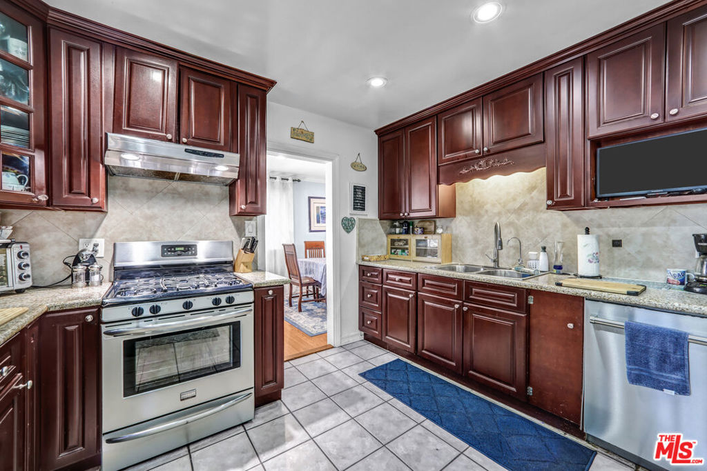 10205 Fairgrove Avenue Property Photo 17