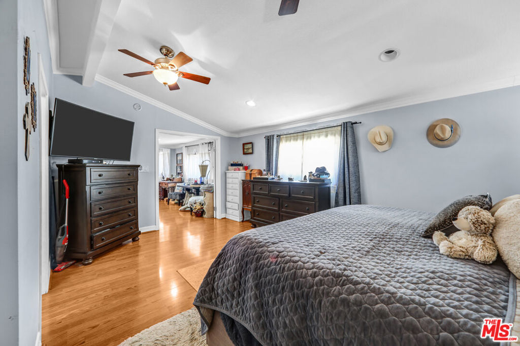 10205 Fairgrove Avenue Property Photo 19