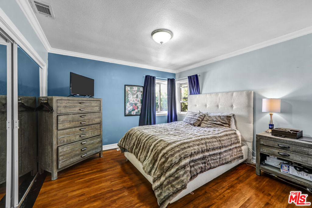 10205 Fairgrove Avenue Property Photo 21