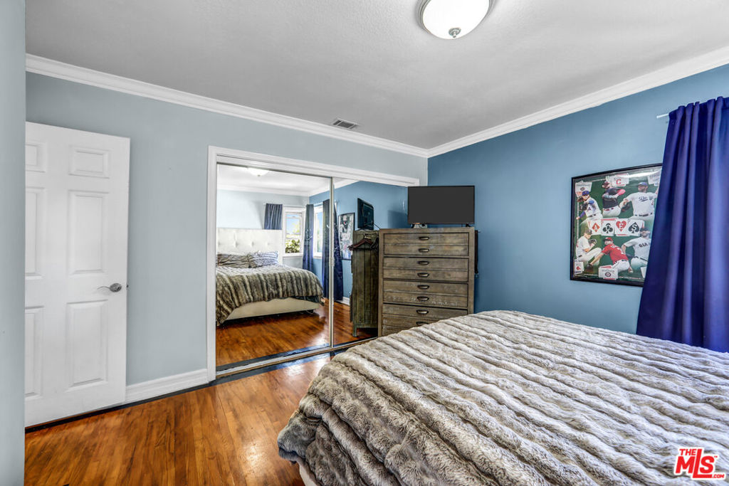 10205 Fairgrove Avenue Property Photo 22