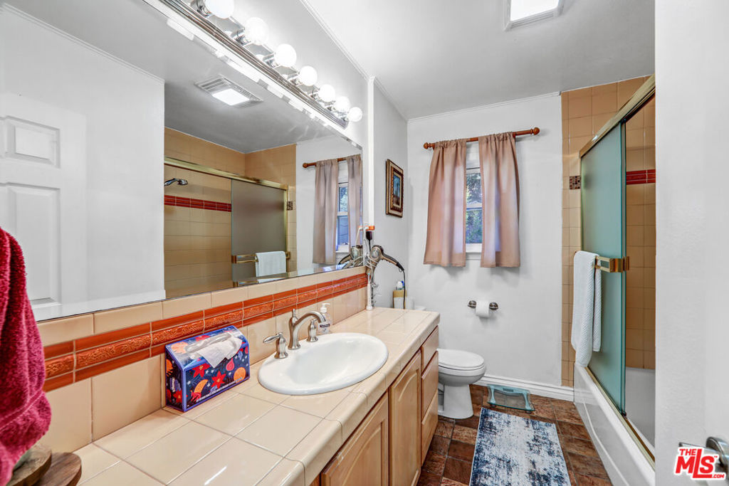 10205 Fairgrove Avenue Property Photo 23