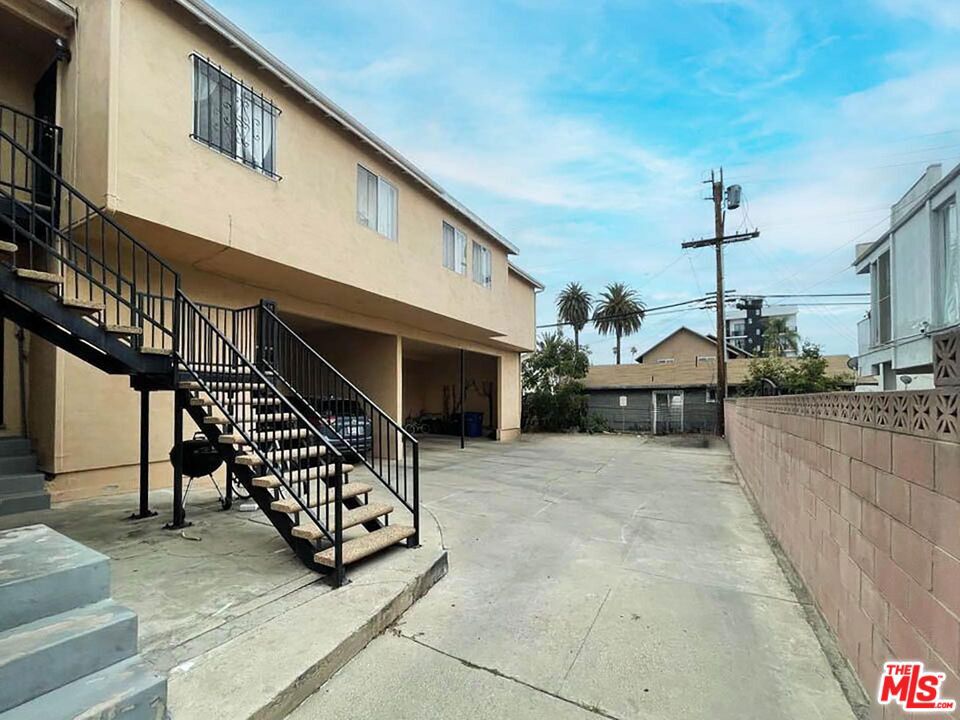 920 S Kenmore Avenue Property Photo 2