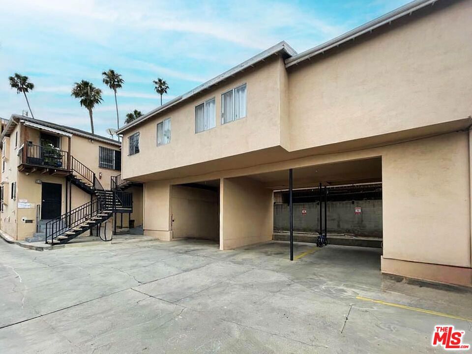 920 S Kenmore Avenue Property Photo 3