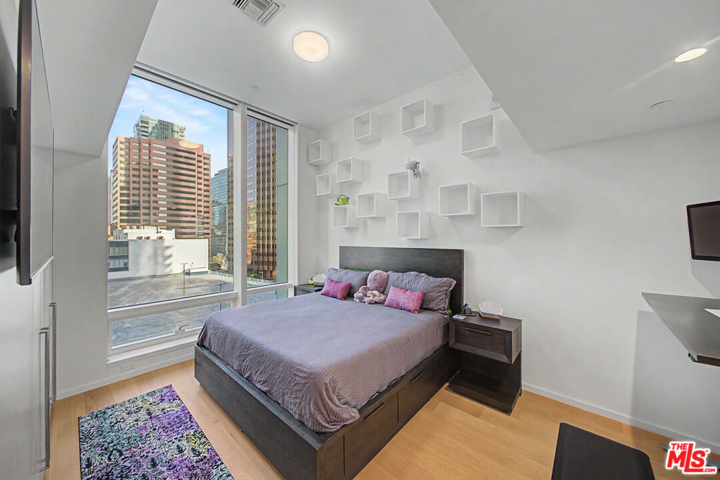 877 Francisco Street 806 Property Photo 10