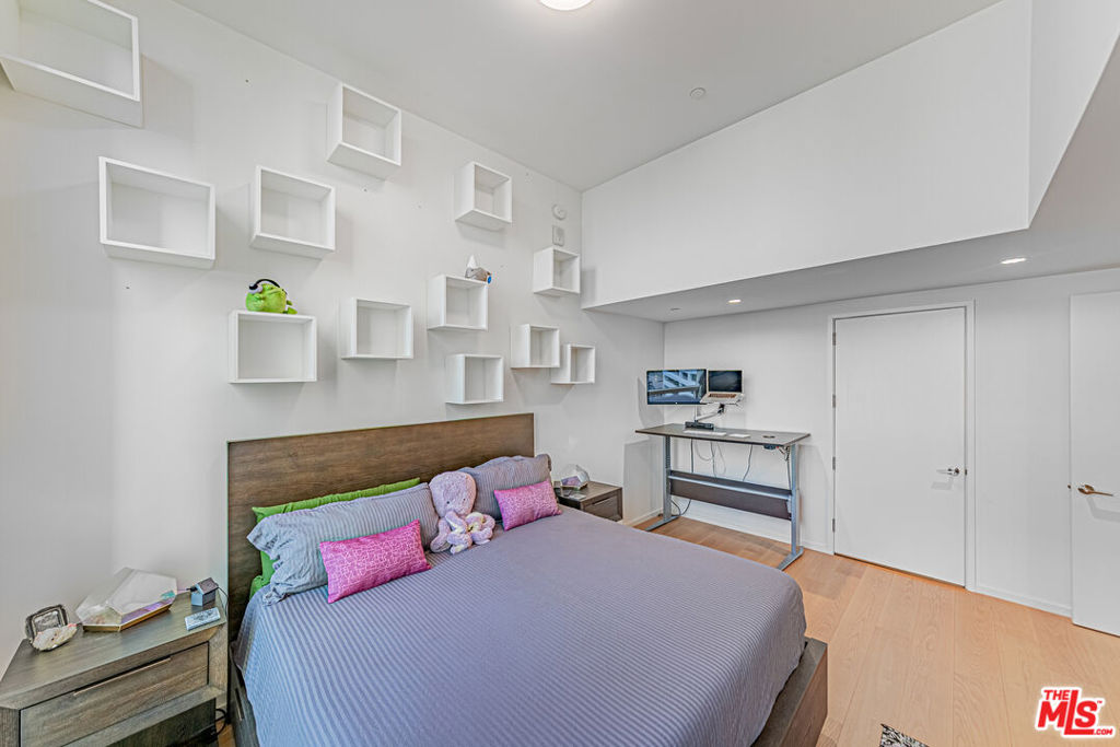 877 Francisco Street 806 Property Photo 11