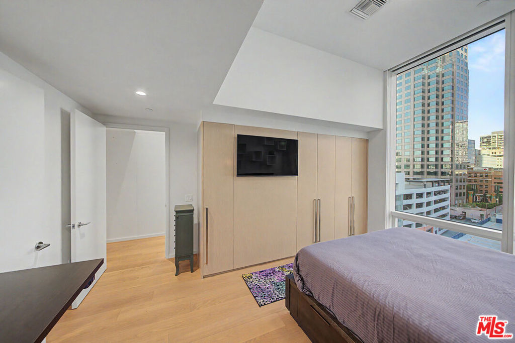 877 Francisco Street 806 Property Photo 13