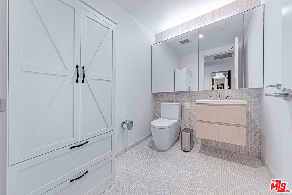 877 Francisco Street 806 Property Photo 15