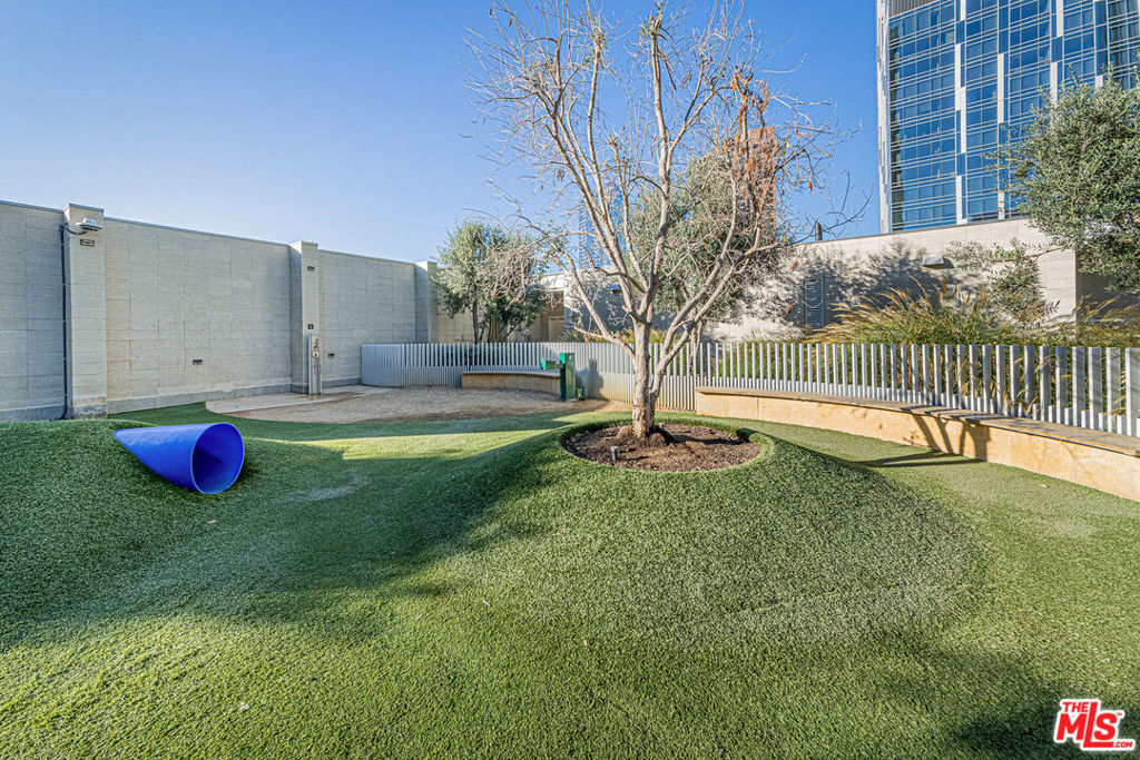 877 Francisco Street 806 Property Photo 27