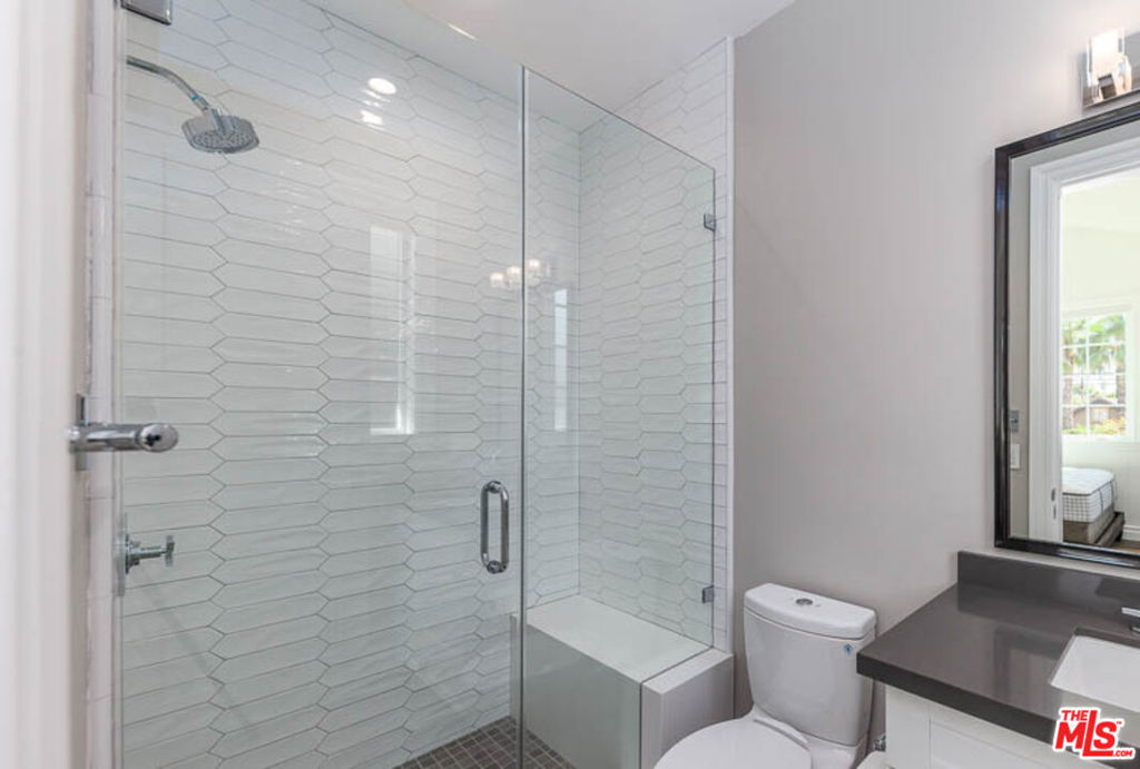 5054 Haskell Avenue Property Photo 15