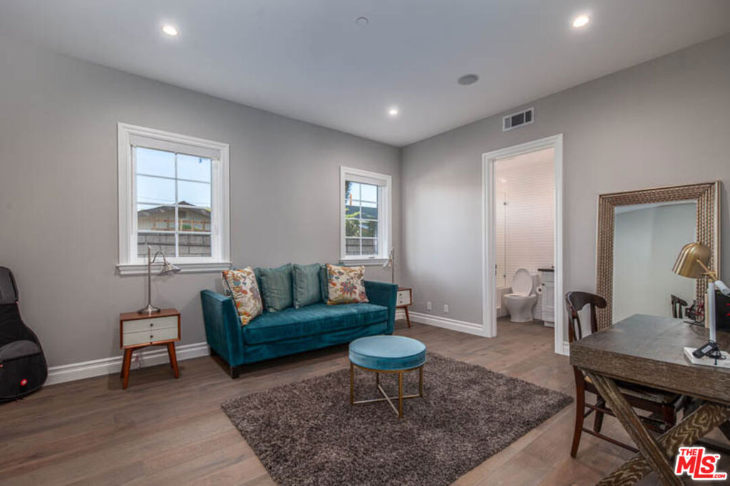 5054 Haskell Avenue Property Photo 18