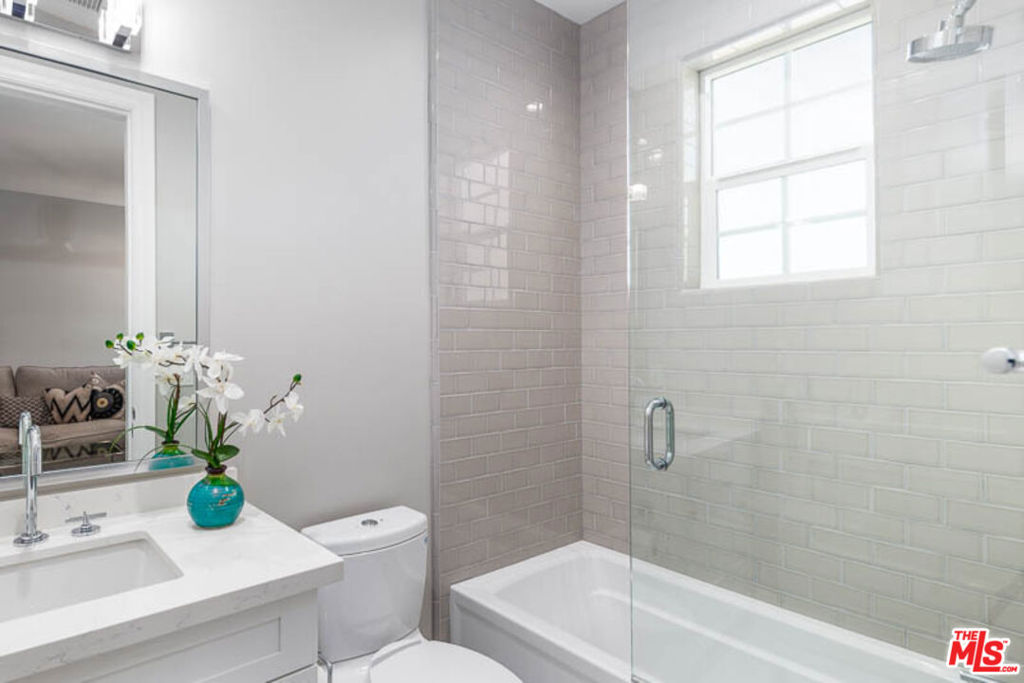 5054 Haskell Avenue Property Photo 21