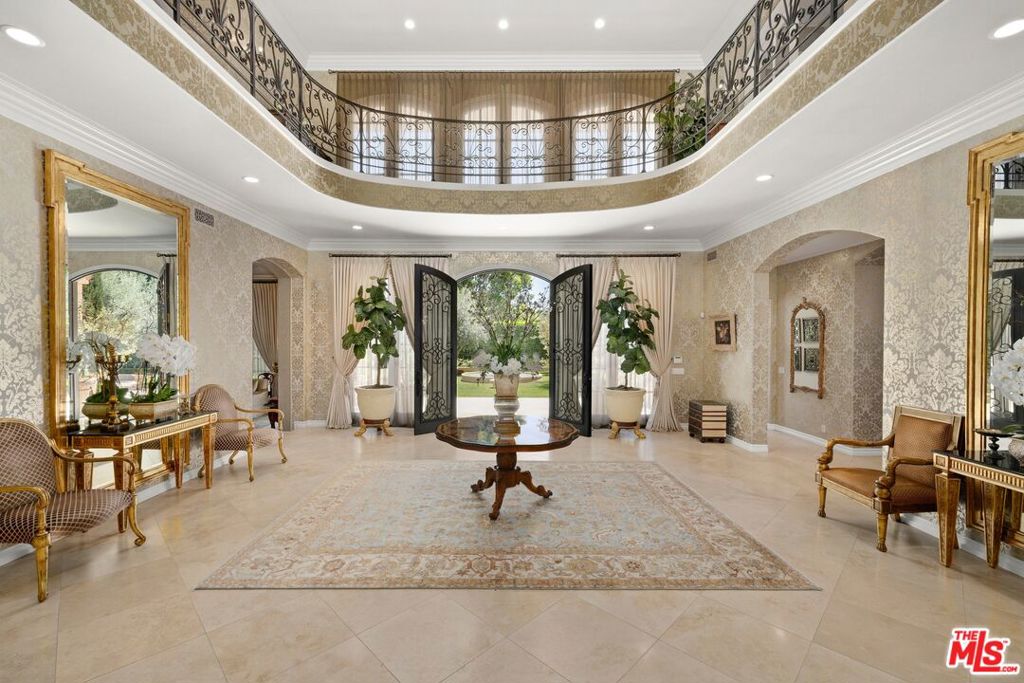 9541 Sunset Boulevard Property Photo 4