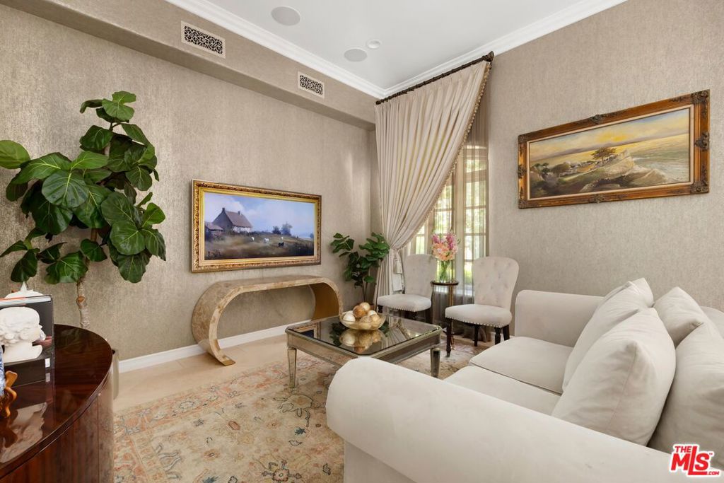 9541 Sunset Boulevard Property Photo 9
