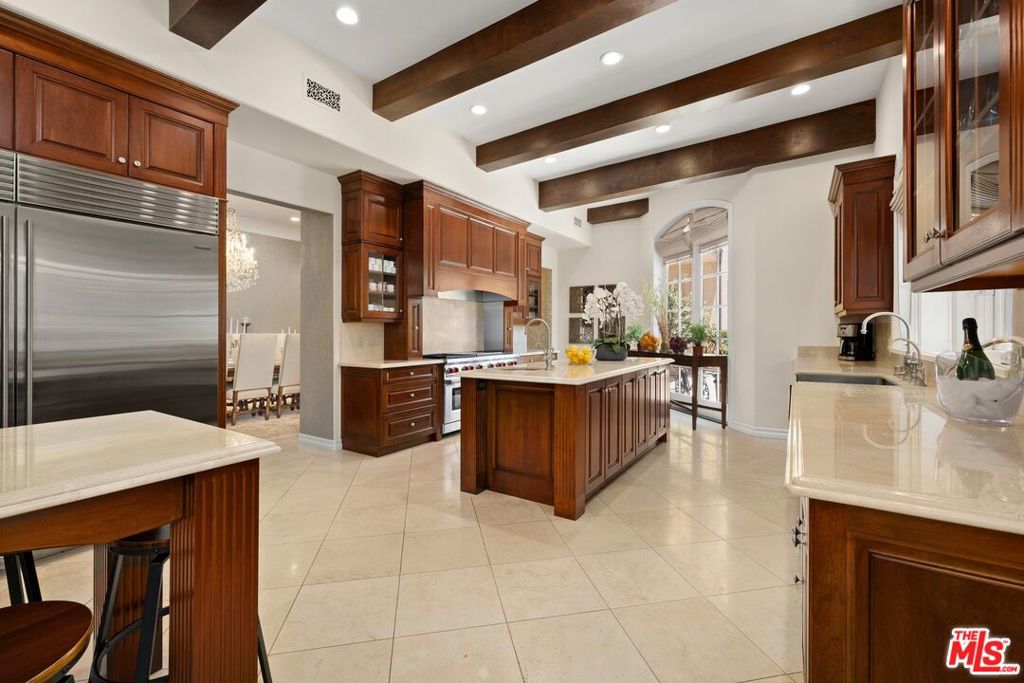 9541 Sunset Boulevard Property Photo 13