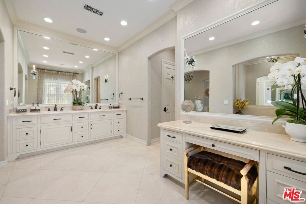 9541 Sunset Boulevard Property Photo 18