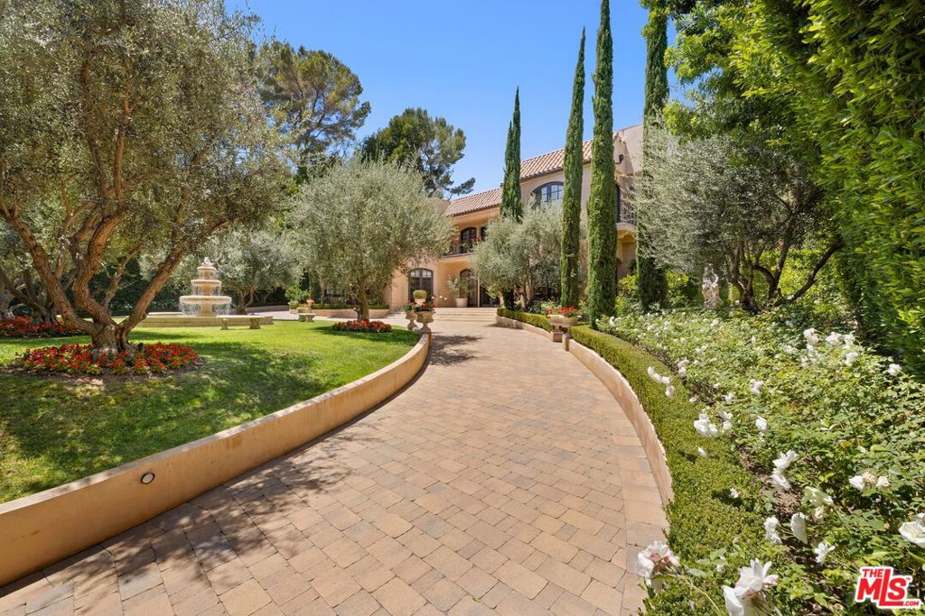 9541 Sunset Boulevard Property Photo 22