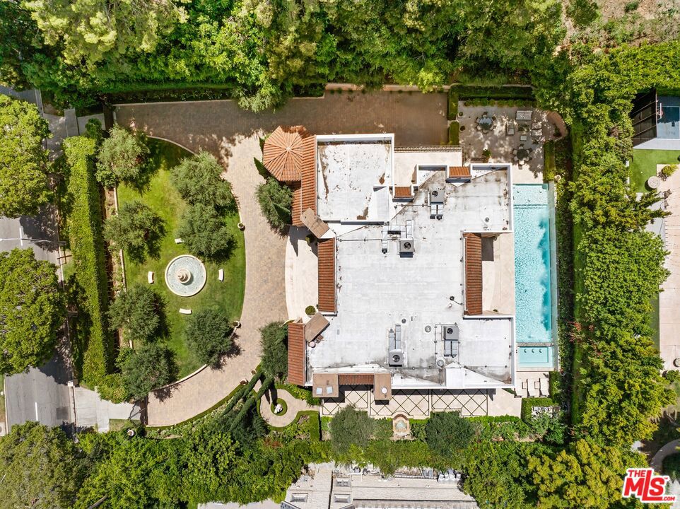 9541 Sunset Boulevard Property Photo 32
