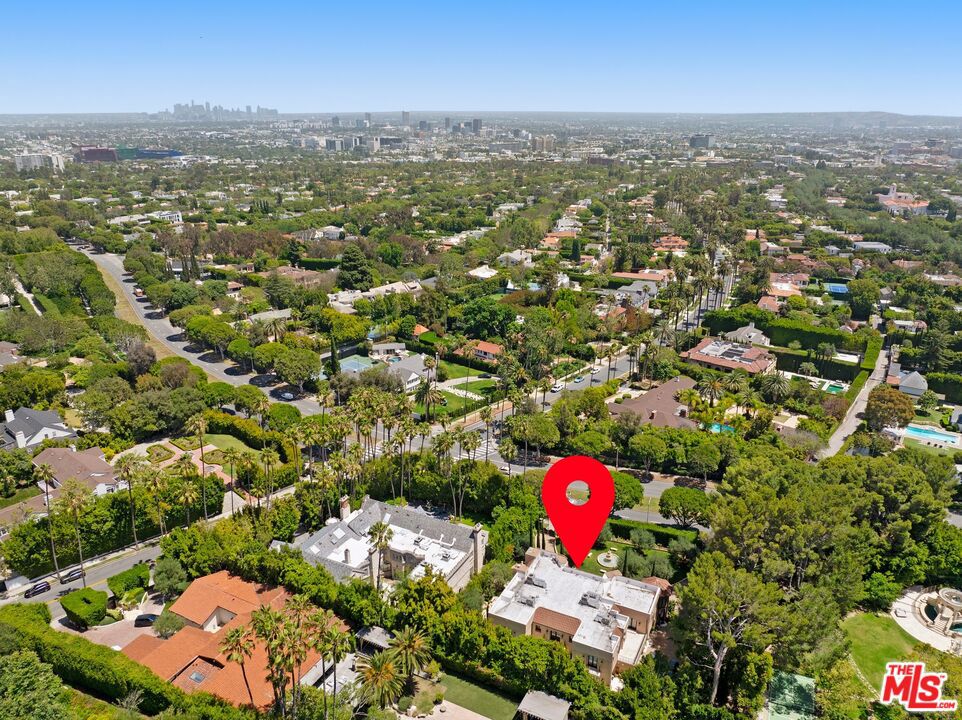 9541 Sunset Boulevard Property Photo 34