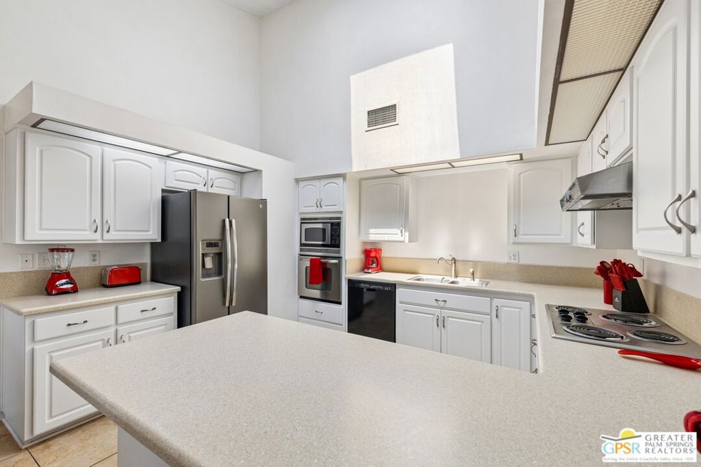 2671 N Whitewater Club Drive Property Photo 10