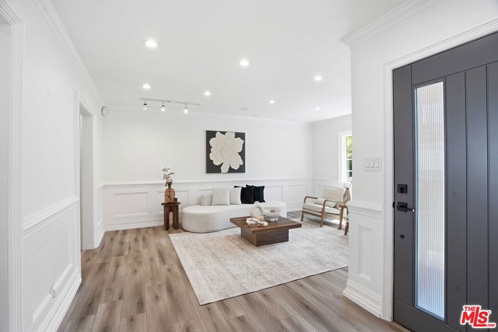 17721 Burbank Boulevard Property Photo 3