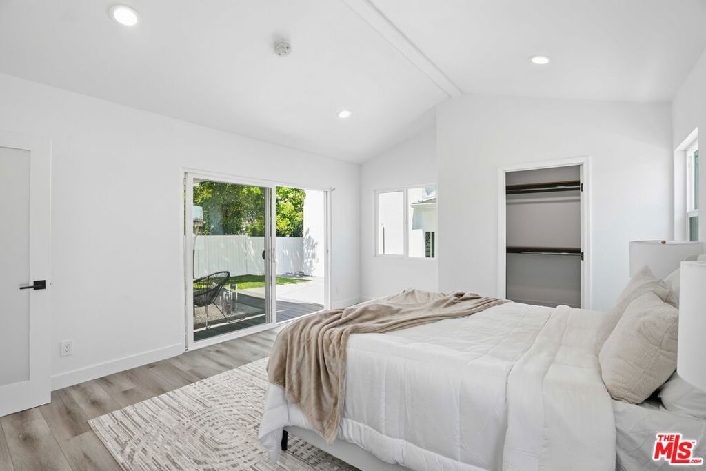 17721 Burbank Boulevard Property Photo 28