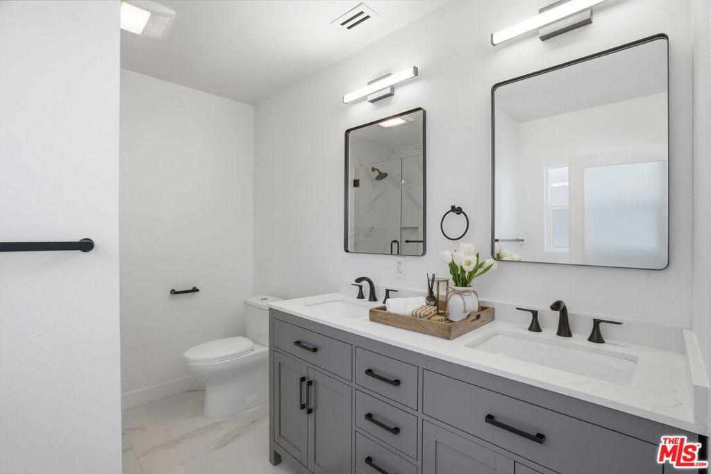 17721 Burbank Boulevard Property Photo 32