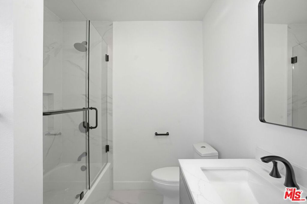 17721 Burbank Boulevard Property Photo 33