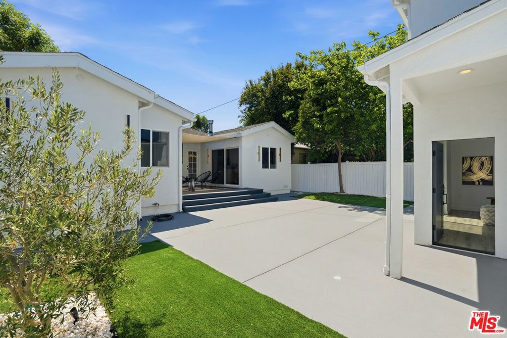 17721 Burbank Boulevard Property Photo 39