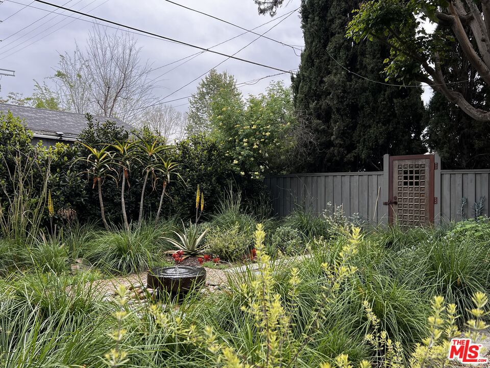 5105 Morella Avenue Property Photo 2