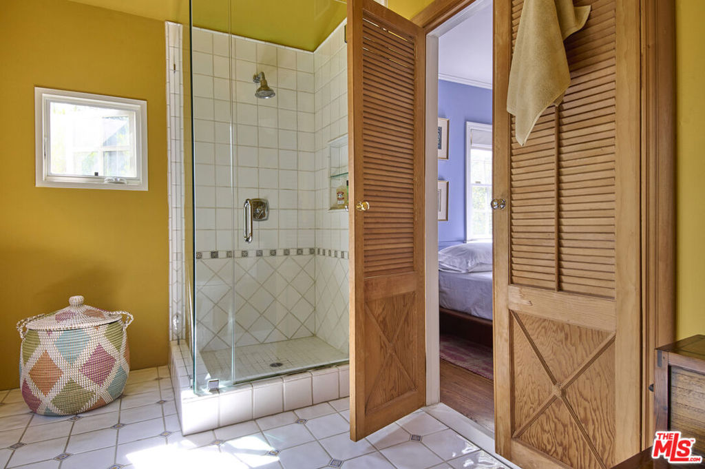 5105 Morella Avenue Property Photo 11