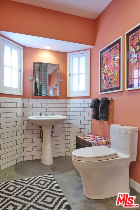 5105 Morella Avenue Property Photo 14