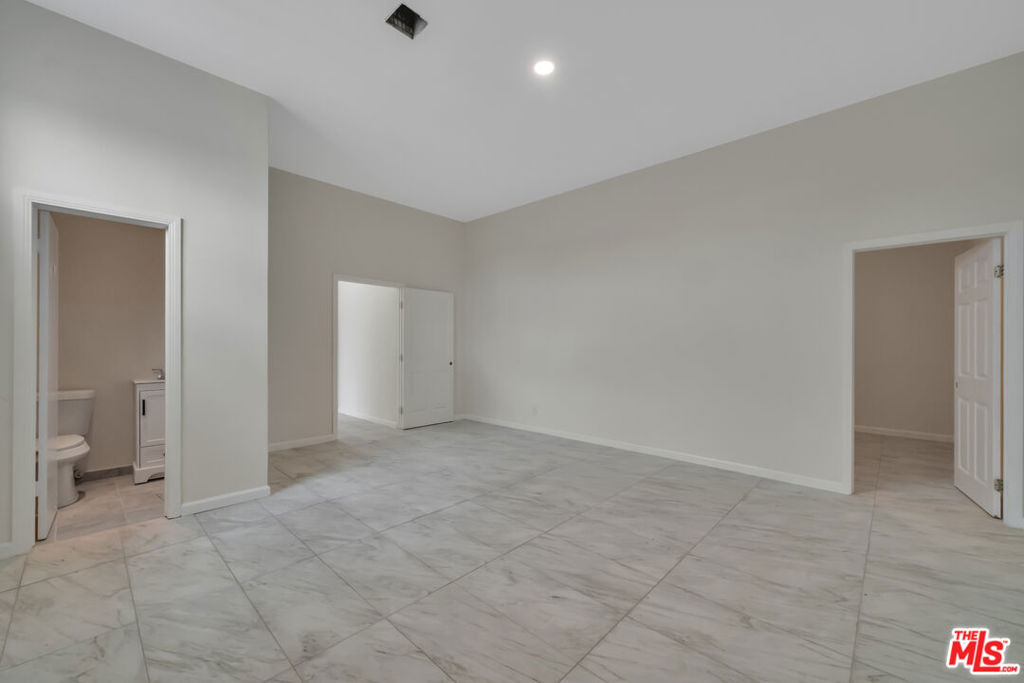 1830 W Rosecrans Avenue Property Photo 30