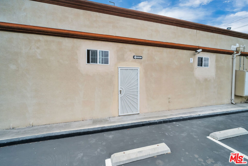 1830 W Rosecrans Avenue Property Photo 32