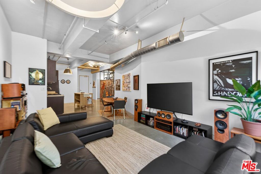 849 S Broadway 203 Property Photo 6