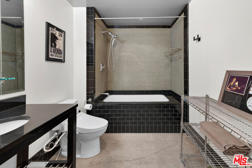 849 S Broadway 203 Property Photo 17