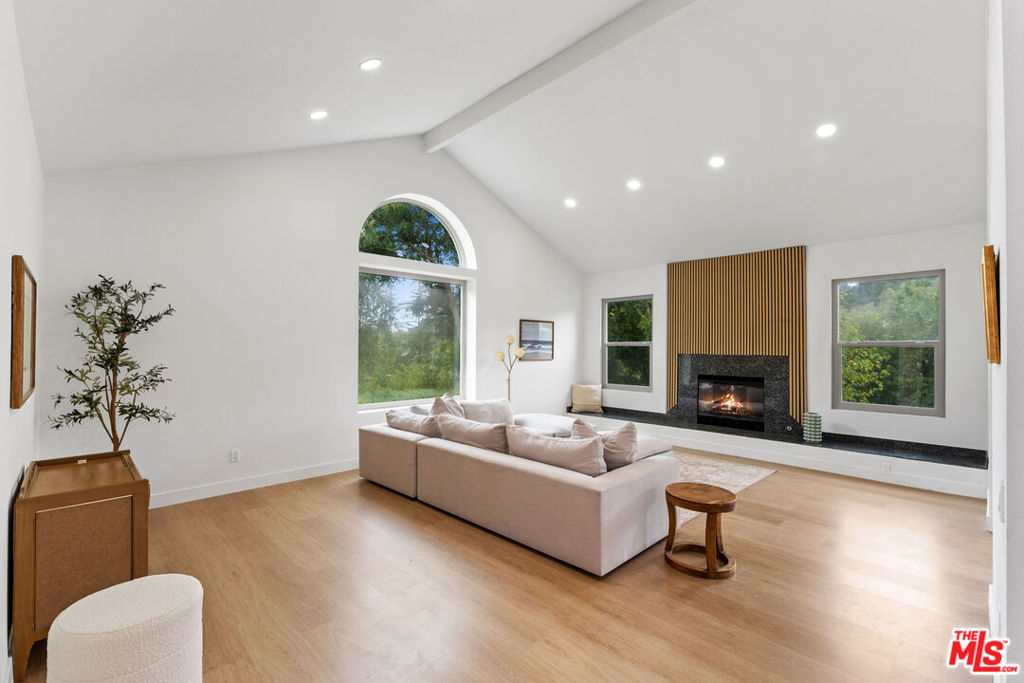 24228 Dry Canyon Cold Creek Road Property Photo 4